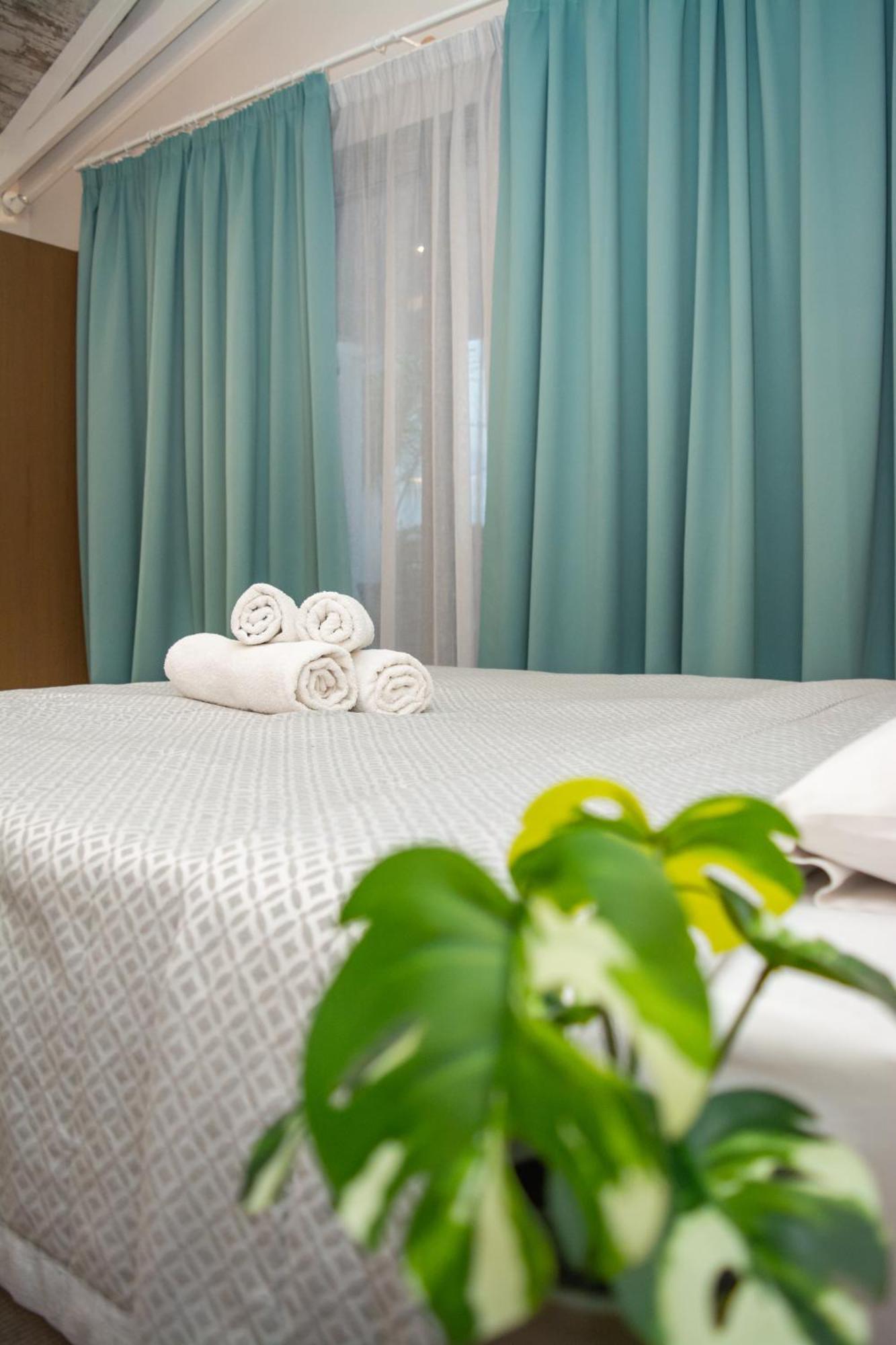 Hotel Golden Sun Néa Meságkala エクステリア 写真